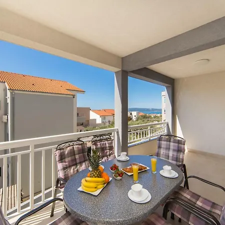 Midsummer Night's Dream Apartment