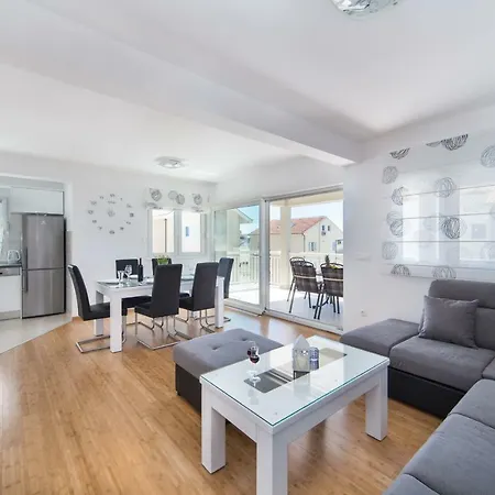 Apartment Midsummer Night's Dream Makarska