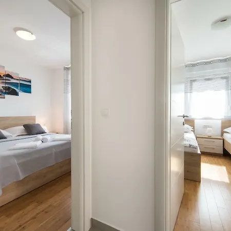 Midsummer Night's Dream Apartment *